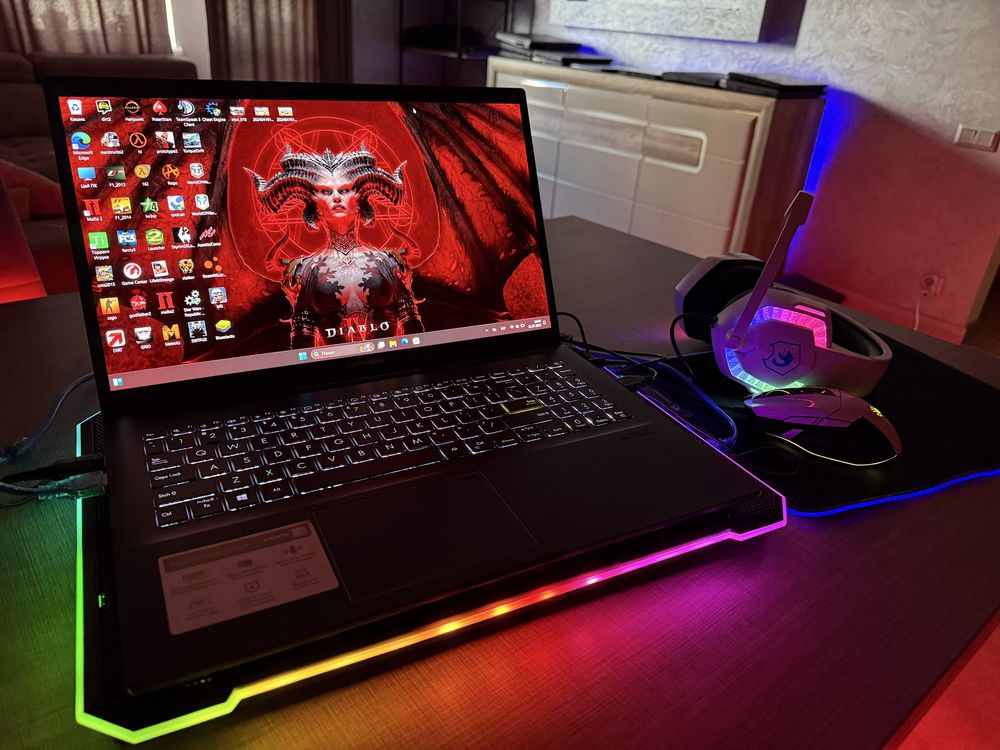 Шикарный игровой ноутбук Asus Vivobook Oled + комплект девайсов