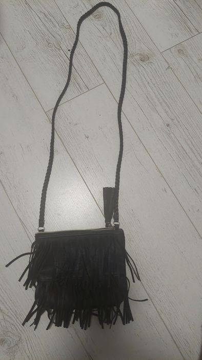 H&M torebka czarna z frędzlami