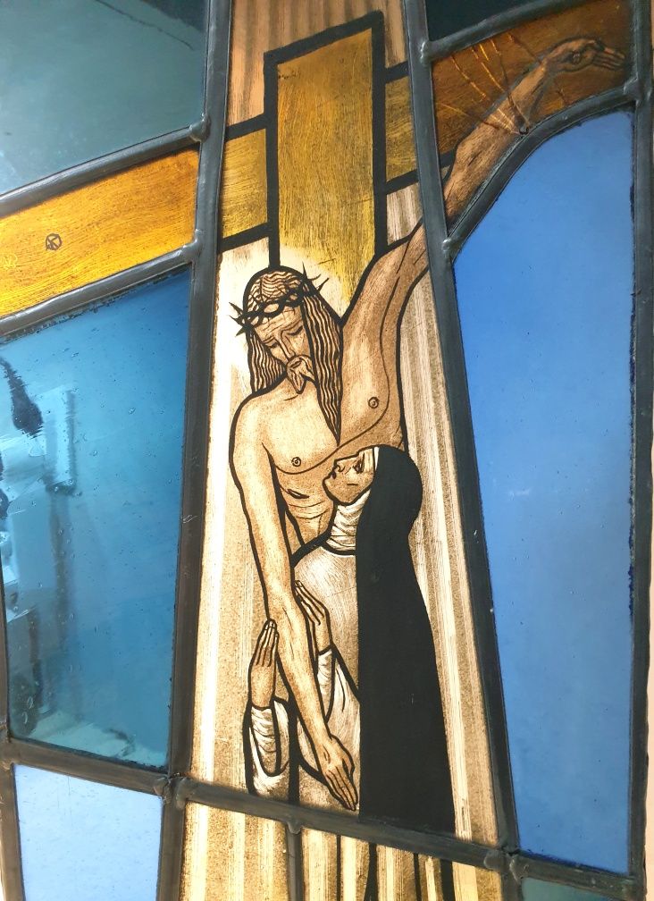 Fantástico antigo vitral Cristo na Cruz com Maria