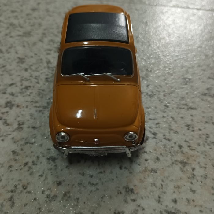 Miniatura Fiat Nuova 600 (escala 1/36)