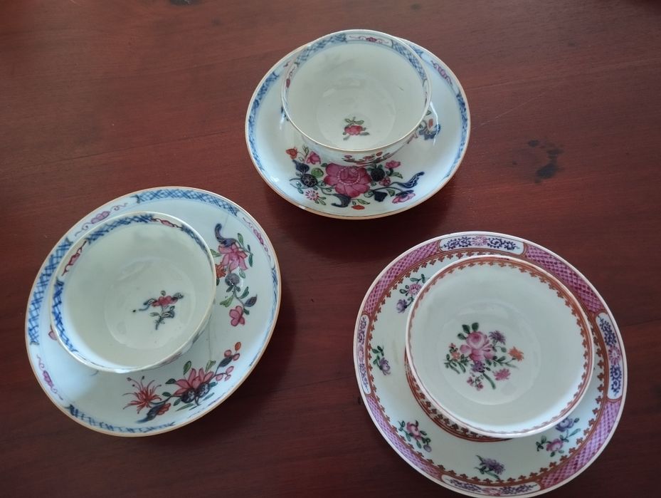3 taças porcelana Chinesa de exportação com pratos com flores