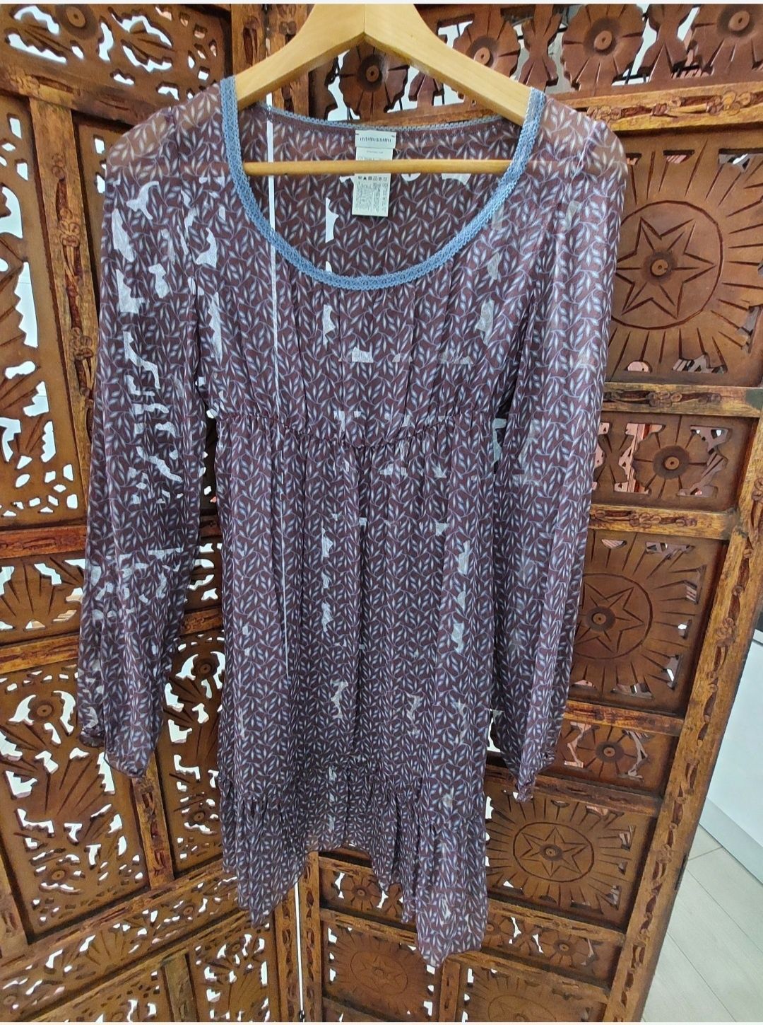 7Peças (3 Blusas e 4 vestidos tamanho M como novos)por 16€.