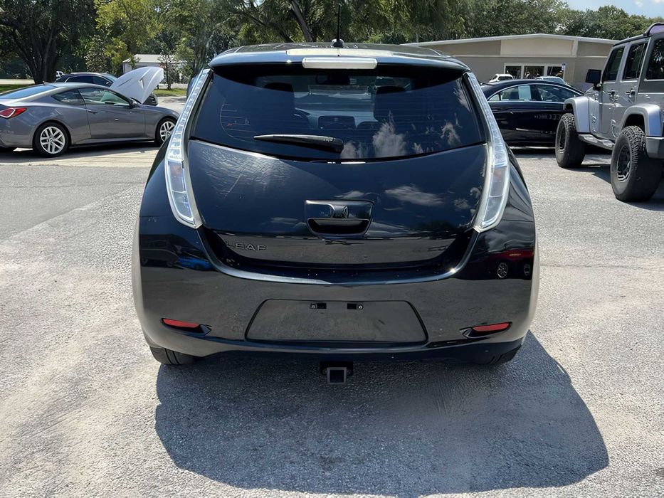 Nissan LEAF      2015