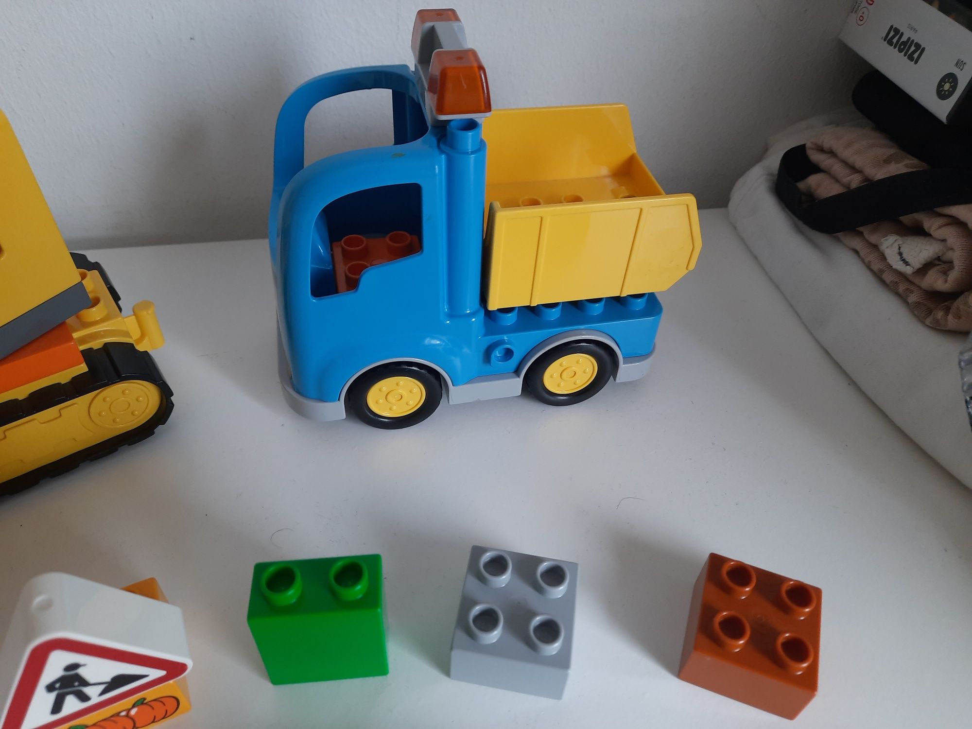 Ciężarówka i koparka gąsienicowa, lego duplo 10812