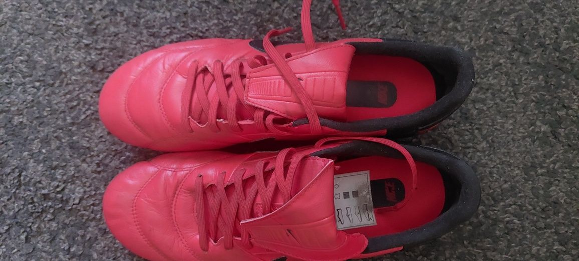 Bota Nike Premium tamanho 41