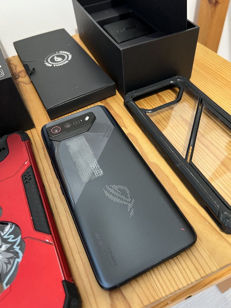 ASUS ROG Phone 7 12/256GB – stan bdb, ekran jak nowy + 2 etui gratis