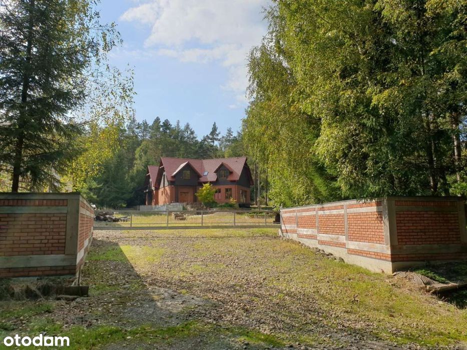 Pensjonat, restauracja, kryta ujeżdżalnia-stadnina
