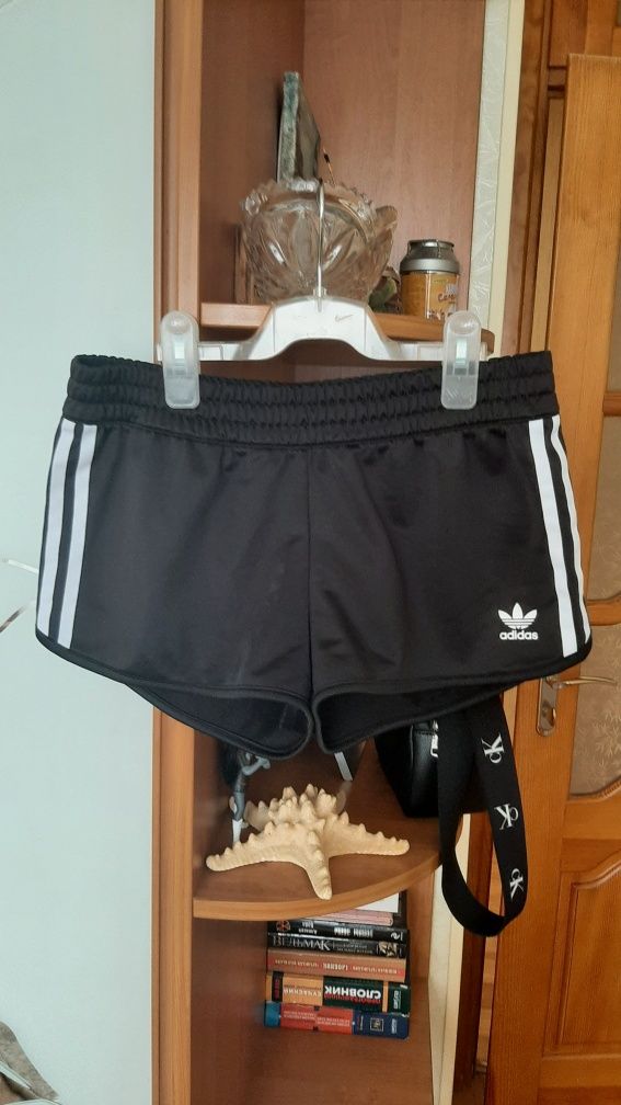 Шорти adidas , оригінал розм. М