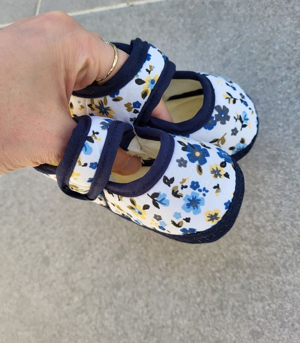 Nowe buciki niemowlęce dziewczęce