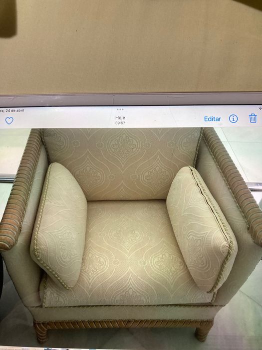 A venda sofás e poltronas super confortáveis práticas.