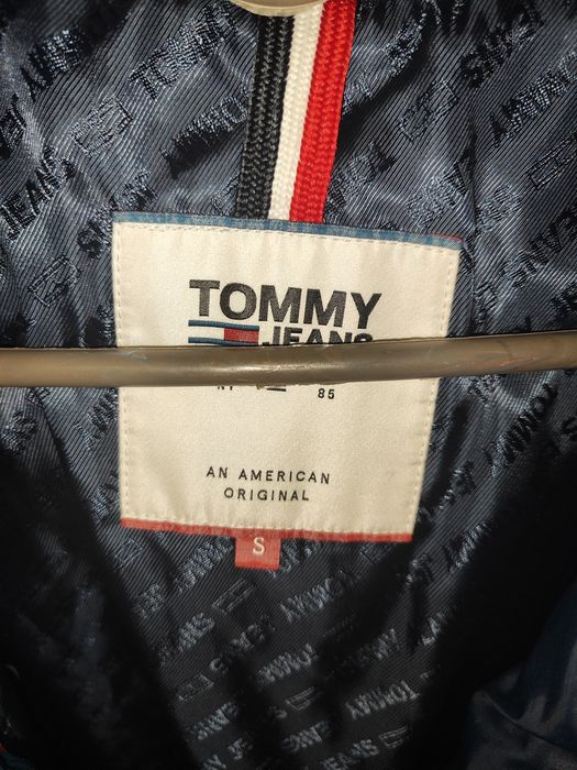 Продам бу куртку на пуху, Томми, на капюшоні хутро відчутне, розмір С.