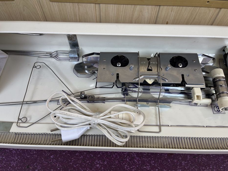 Вязальная электронная машина Brother KH 930, Topical 3