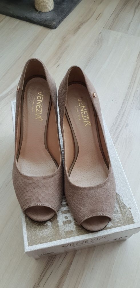 Buty Venezia 37 beżowe skórzane