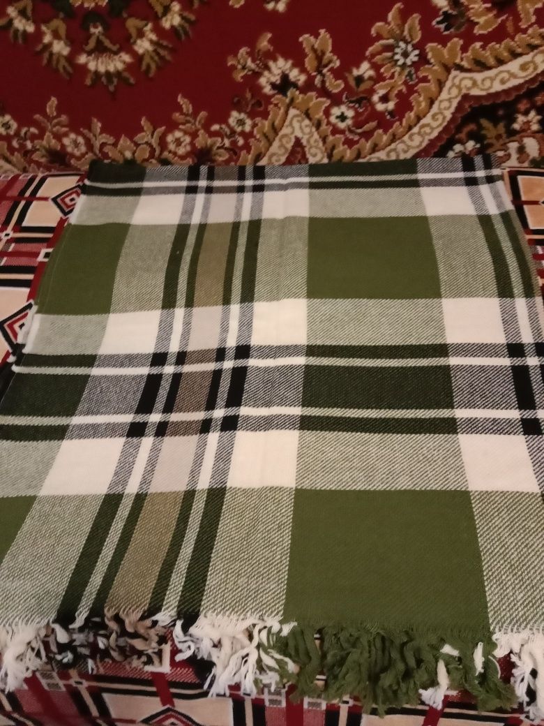 Продам пледи фабричні