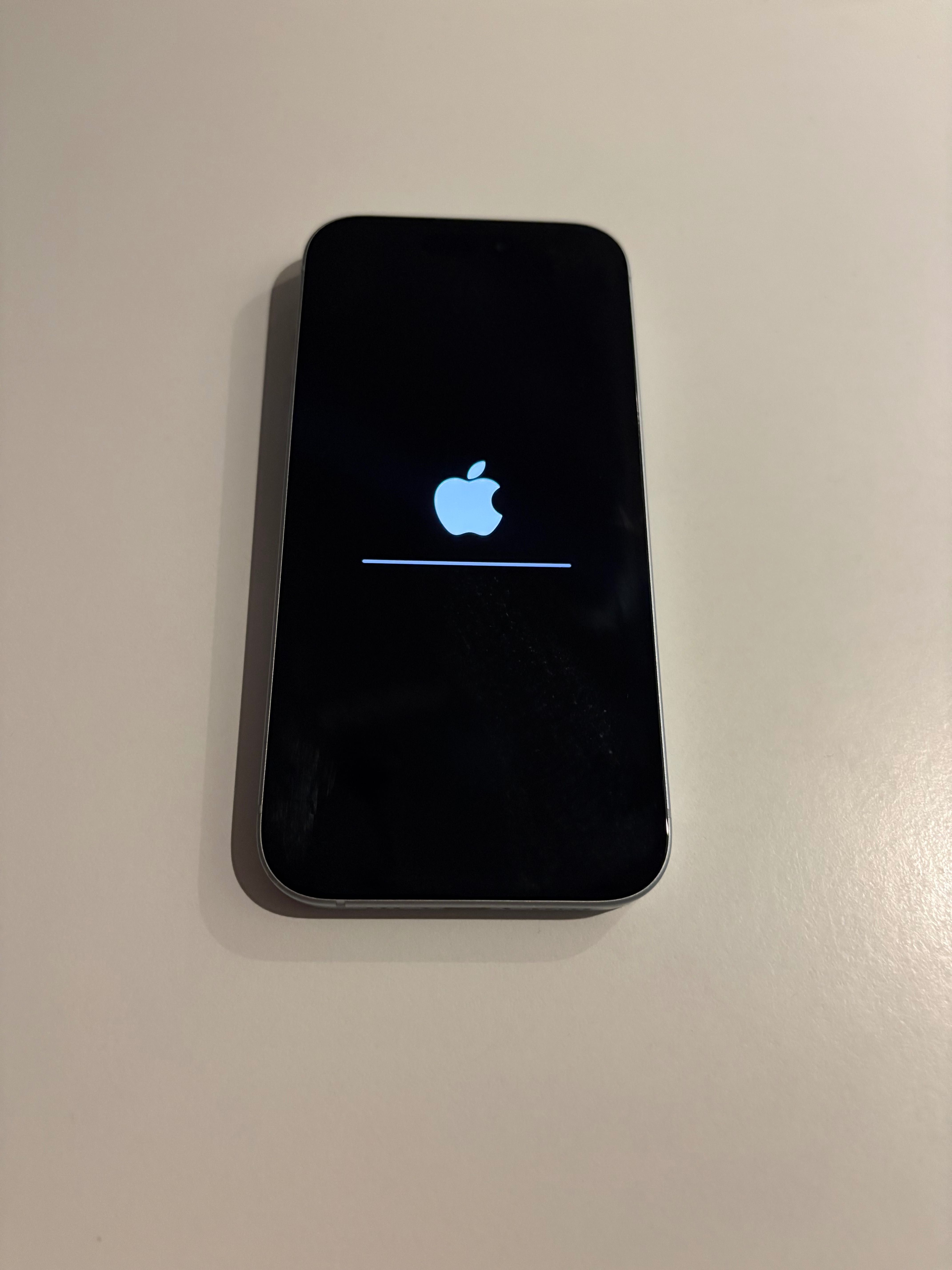 iPhone 15  256GB