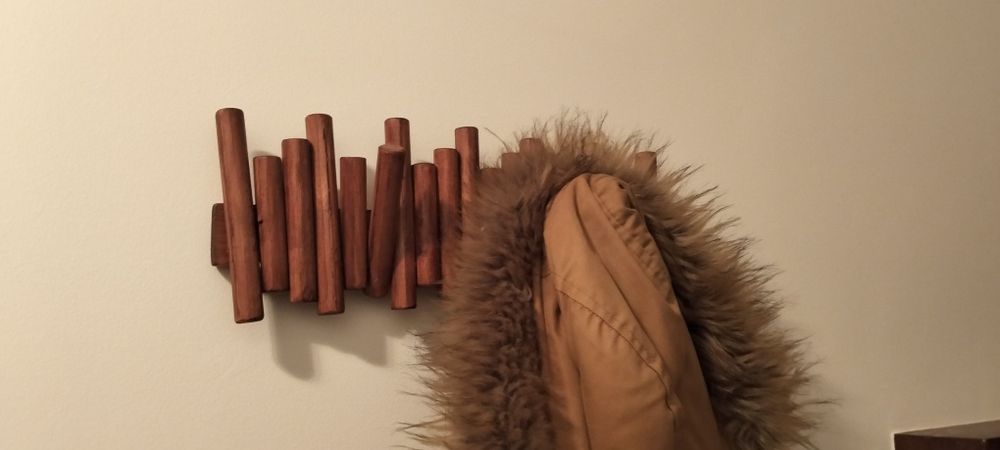 Cabide de madeira maciça