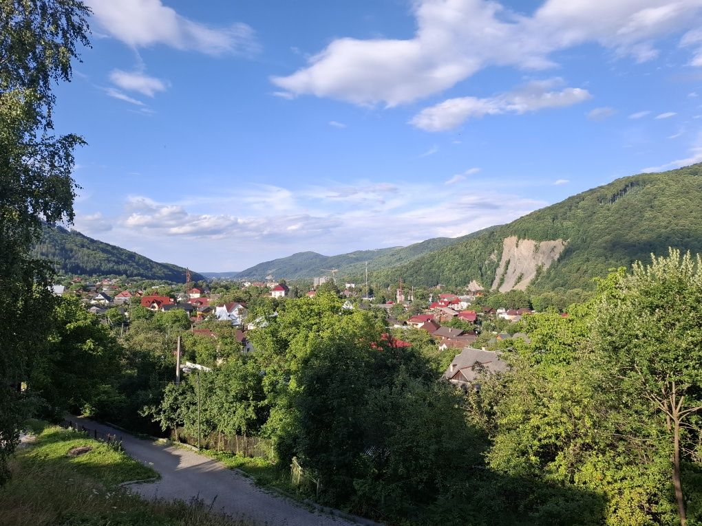 У Миколайчуків - кімнати для відпочинку в Яремчі