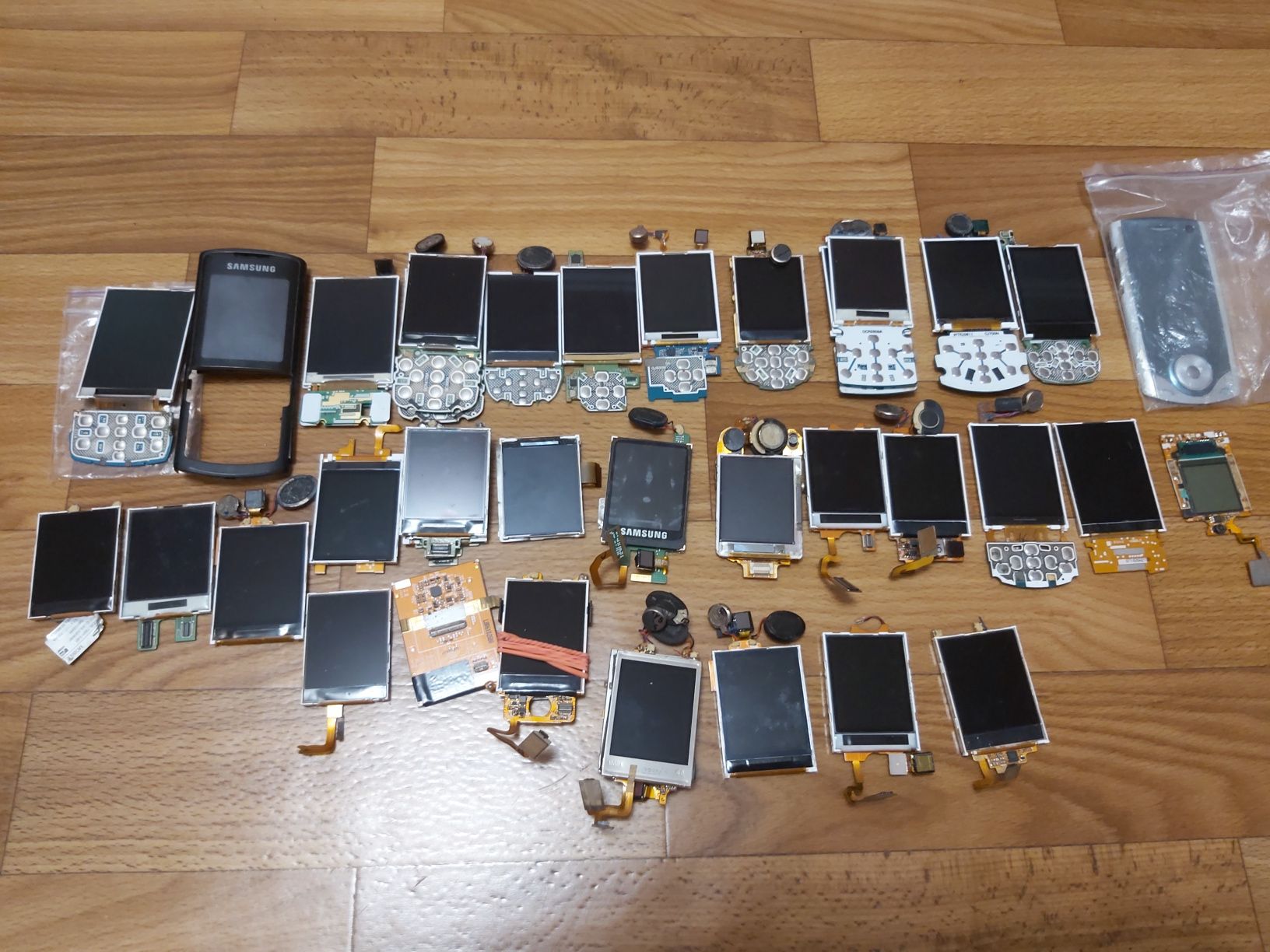 Лот Дисплей Samsung, Sony Ericsson, LG, fly, Siemens, Motorola, Nokia.