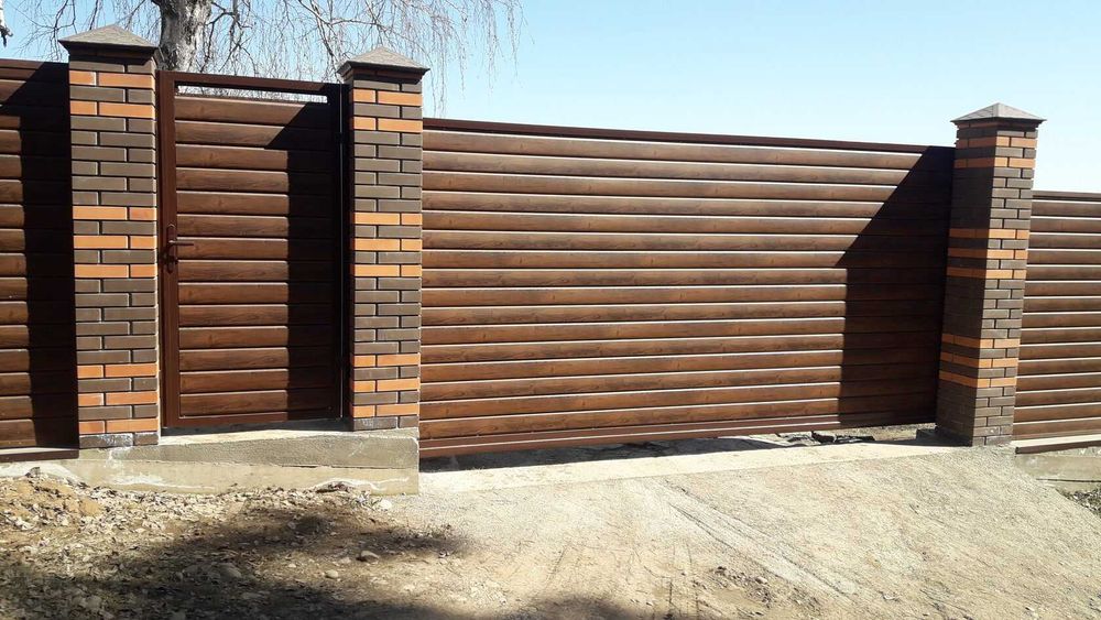 Металева огорожа. Паркан жалюзі. Паркани ранчо.