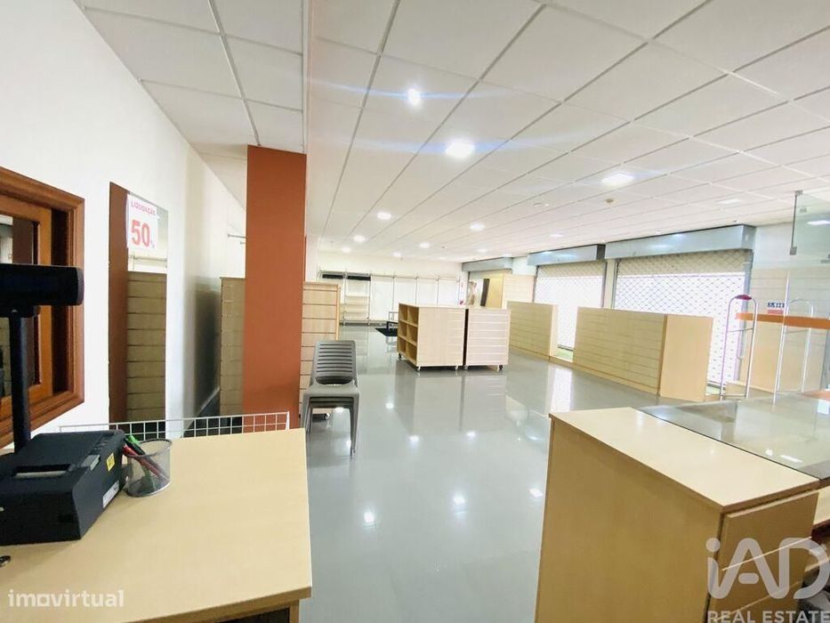 Espaço Comercial T2 em Vila Nova De Cerveira E Lovelhe de 174,00 m2