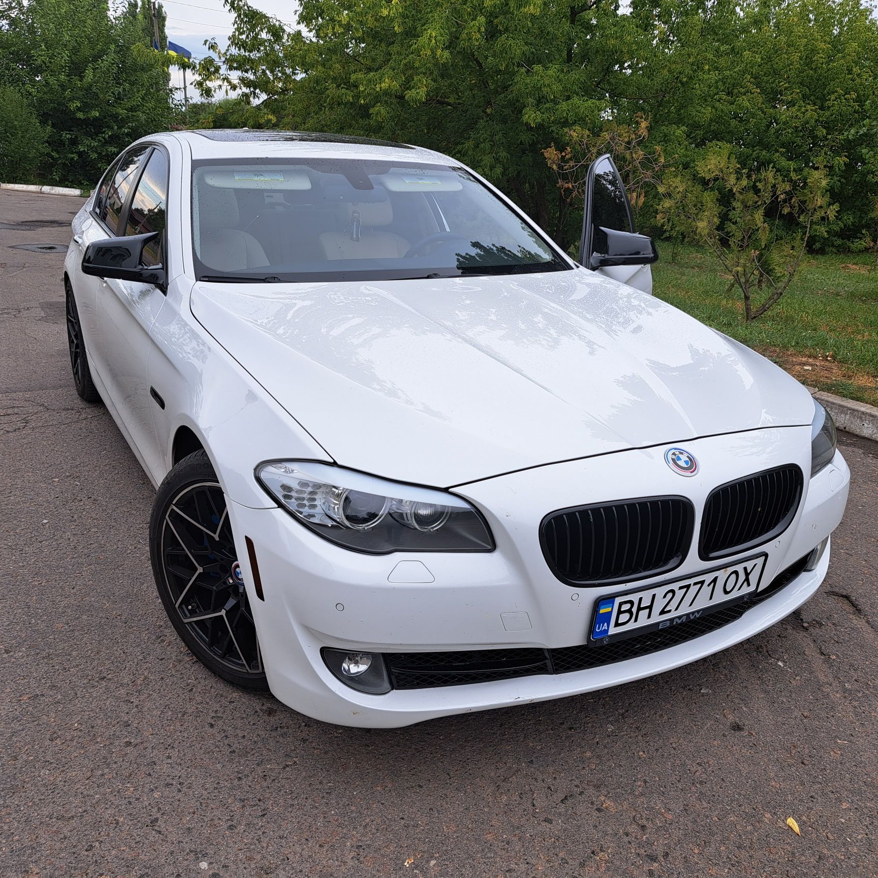 Автомобіль BMW 528