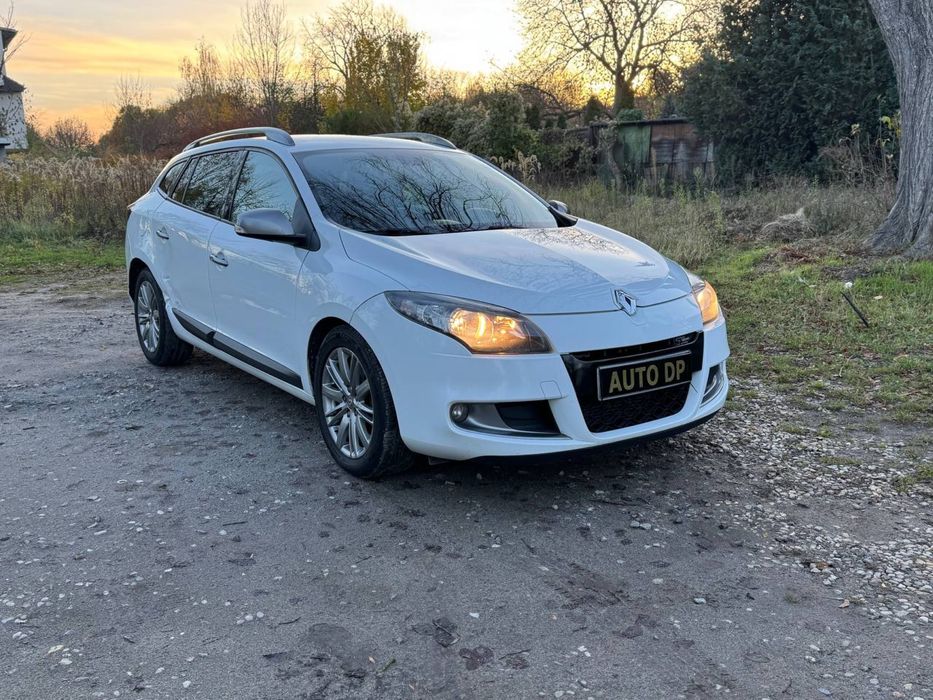 Дизельный меган 3 1.9 дизель механика.Очень хорошая комплектация !