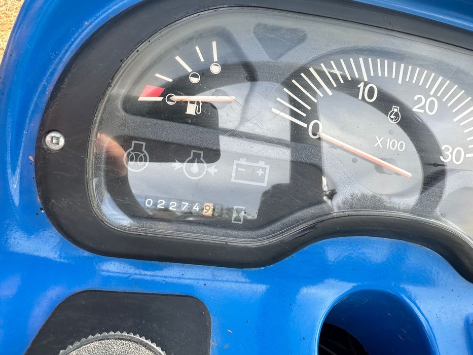 New Holland TC33 4x4 + Carregador Frontal + Alfaias