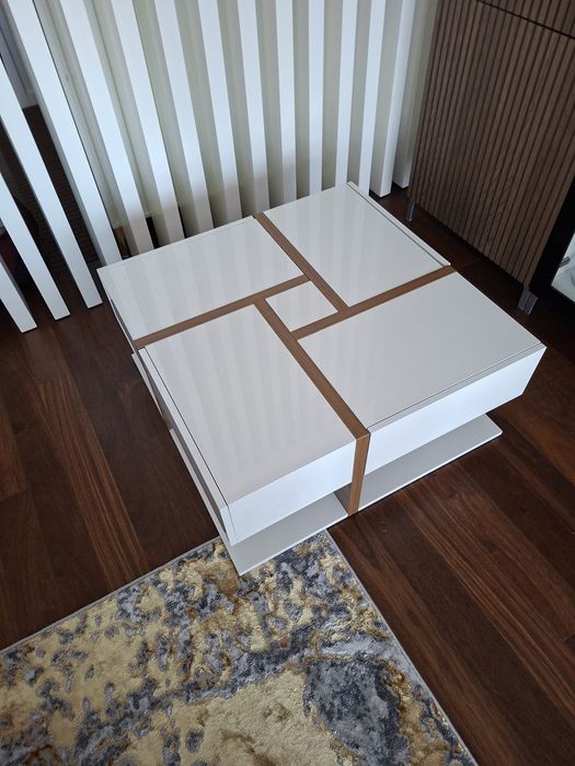 Mesa  quadrada de sala