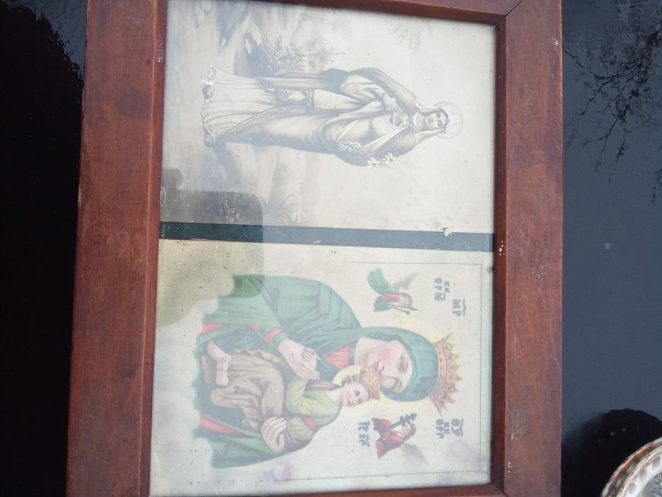 Dois pires japoneses com Jesus. Moldura com Nossa Senhora