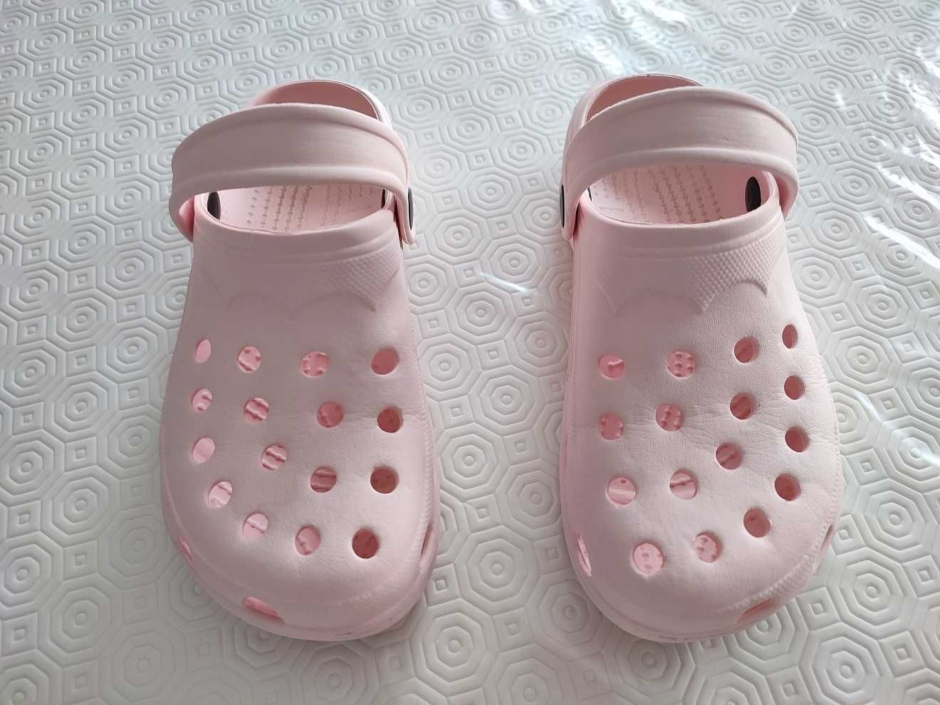 Sandálias tipo Crocs rosa – tamanho 34 (infantil)
