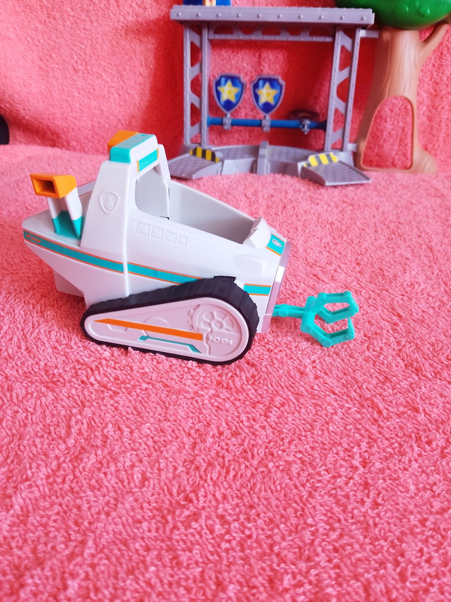 Sprzedam pojazdy i figurki psi patrol