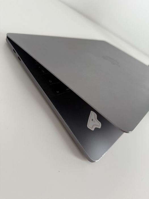 Apple MacBook Pro A1989 16GB 13-inch 2018