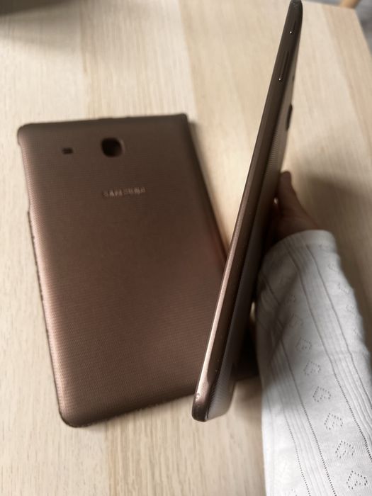 планшет Samsung Galaxy Tab E T561