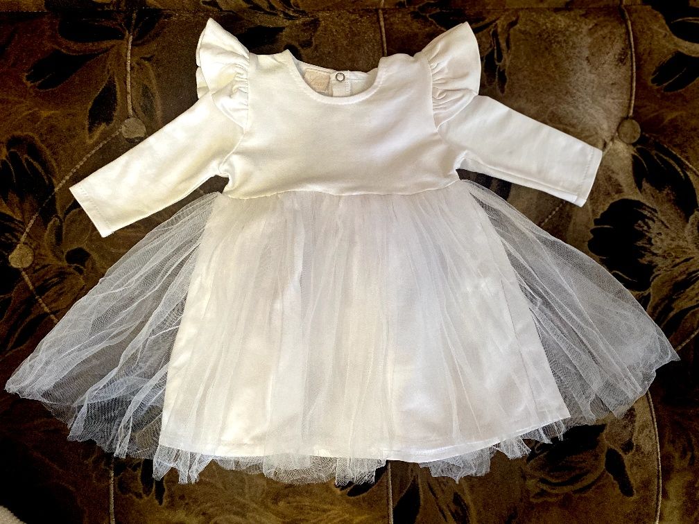 Дитяча сукня білого кольору