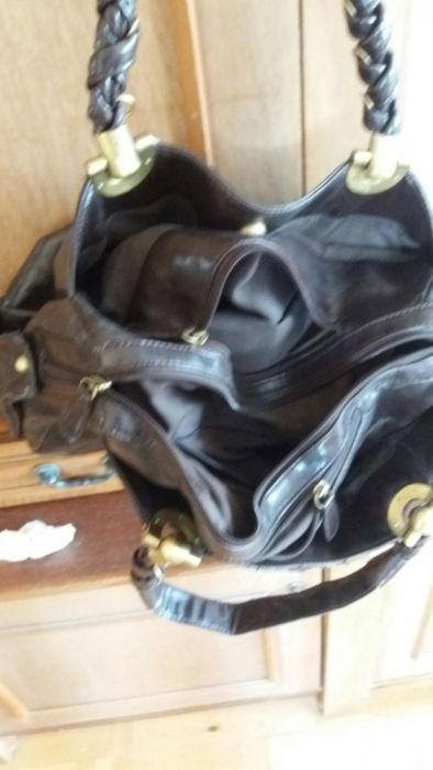 Elegancka torebka z wieloma kieszeniami czekoladowy kolor-ciemna