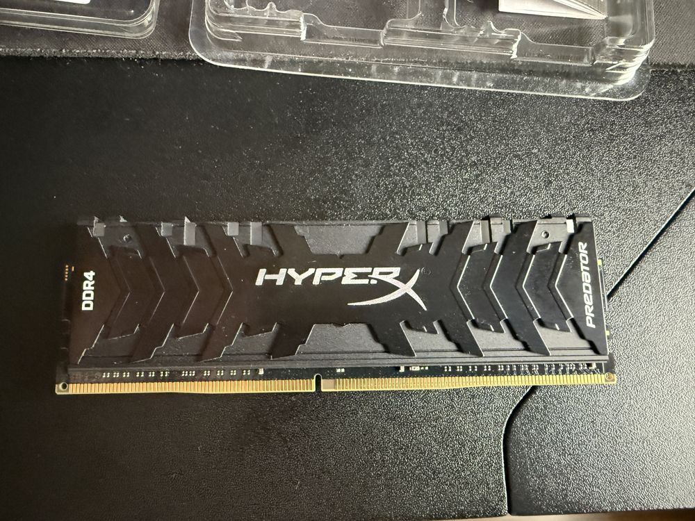 HyperX 16GB (1x16GB) 3000MHz CL15 Predator RGB