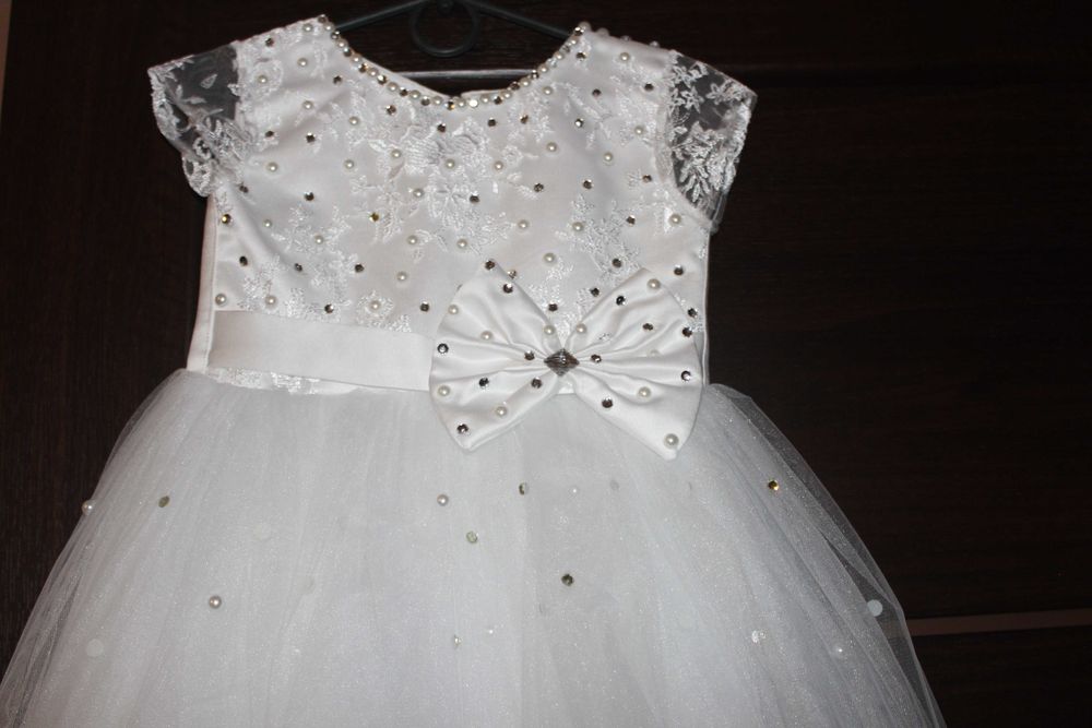 Продам красивое пышное белое платья