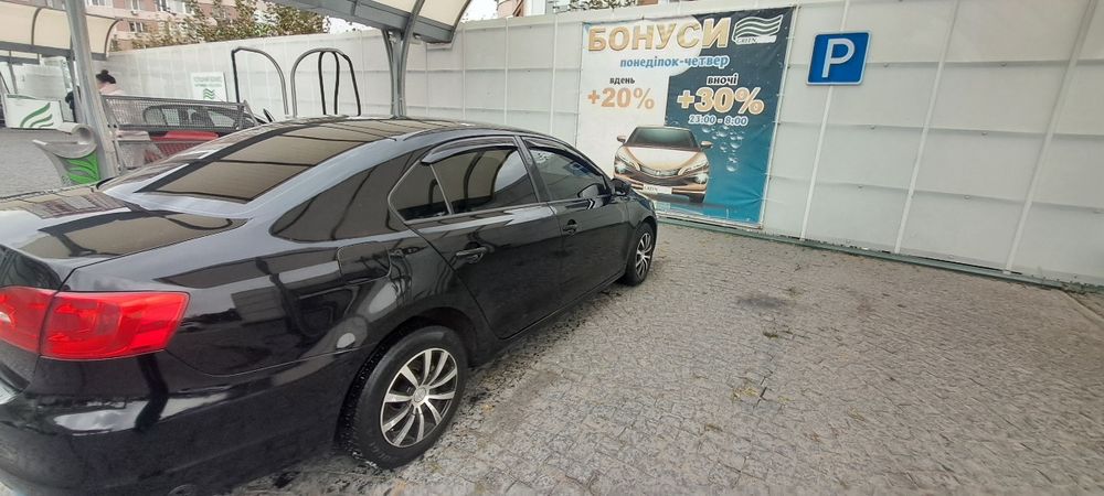Volkswagen jetta 2013 року 2.0 газ-бензин механіка