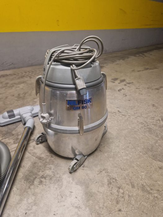 Aspirador Nilfisk avariado para peças