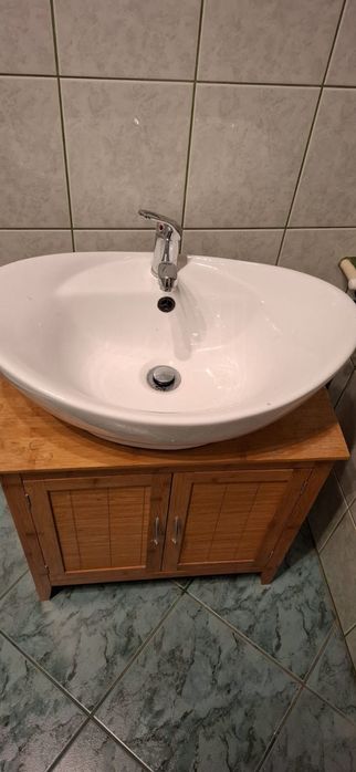 Umywalka z baterią plus szafka