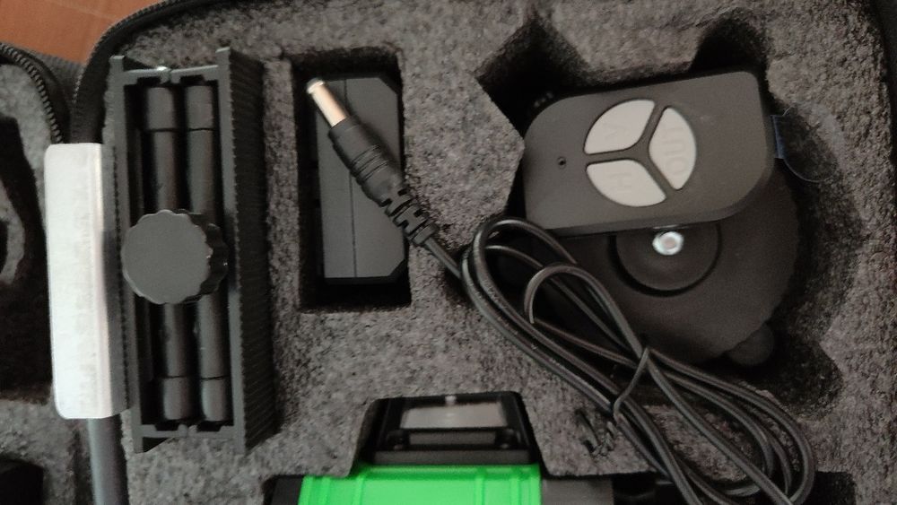 Miernik poziomu laserowego