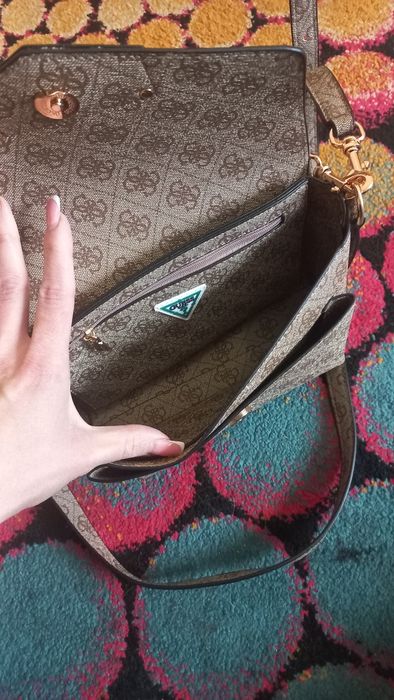 Стильна жіноча сумка Guess Brenton