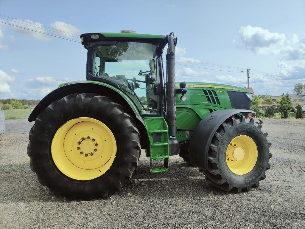 Ciągnik rolniczy John Deere 6210 R
