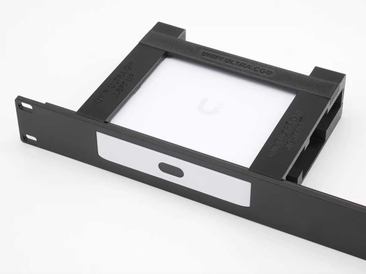 Montagem rack Ubiquiti UCG-Ultra + Switch Ultra