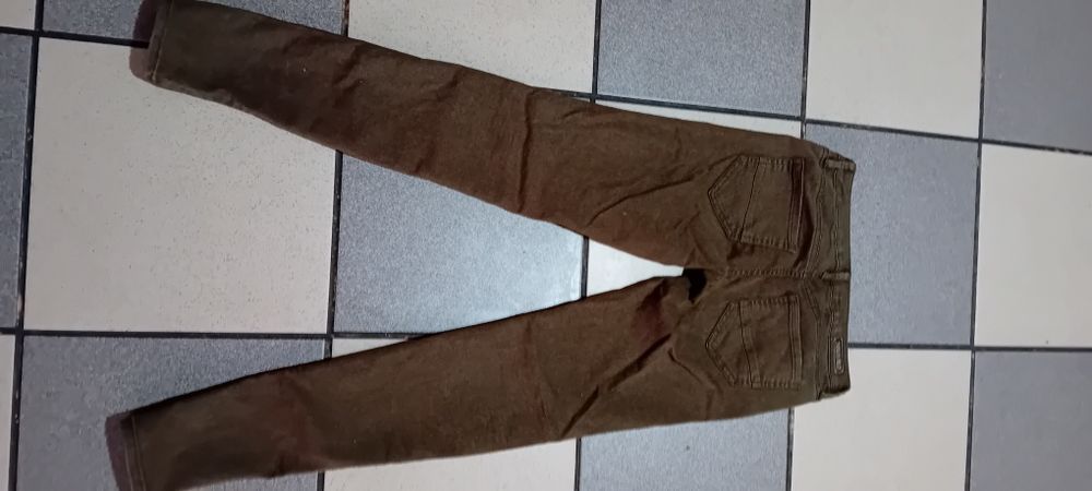 Vendo varias calças de menina xs....12 anos