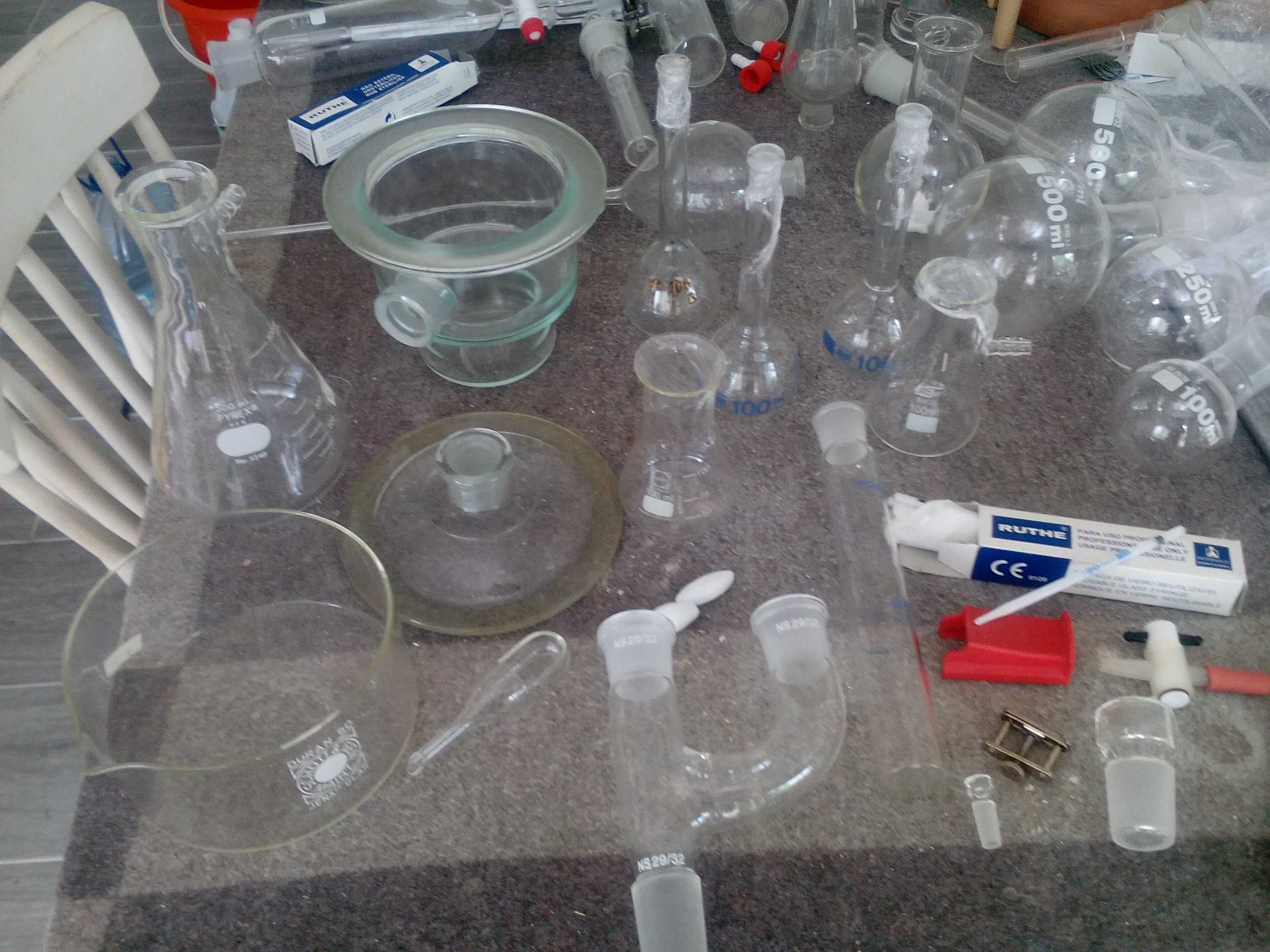 Estufas de secagem, de laboratorio,  banhos maria , vidros, frascos .