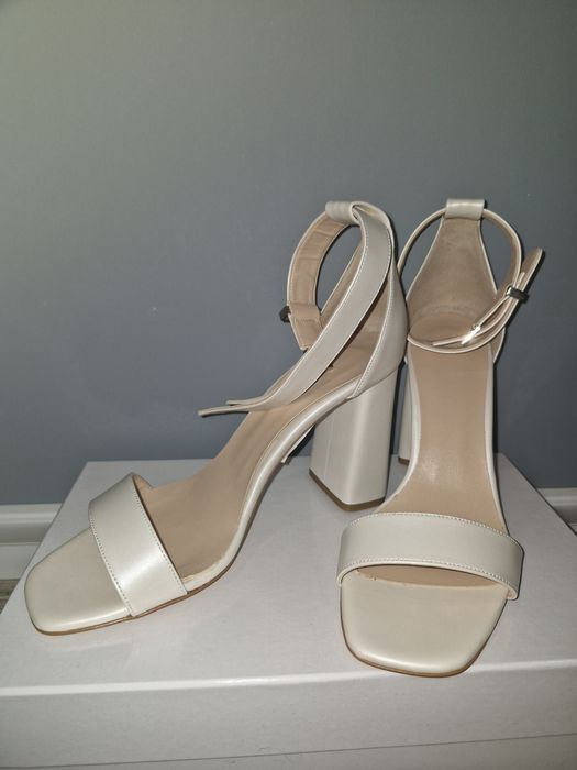 Босоніжки жіночі