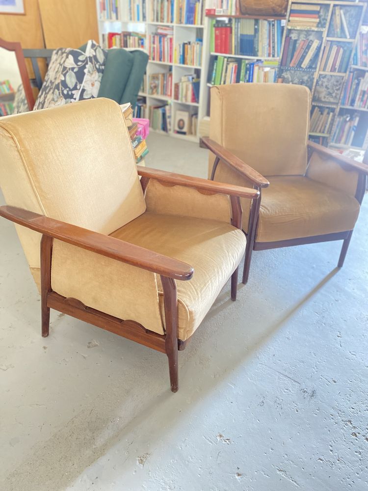 Sofas escandinavos em veludo beje