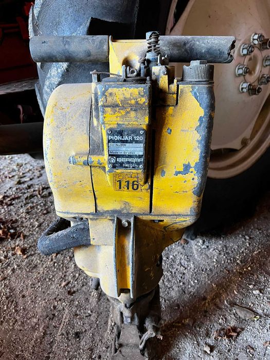 Pneumatic hammers and pick hammers with drill bits64409509863171123