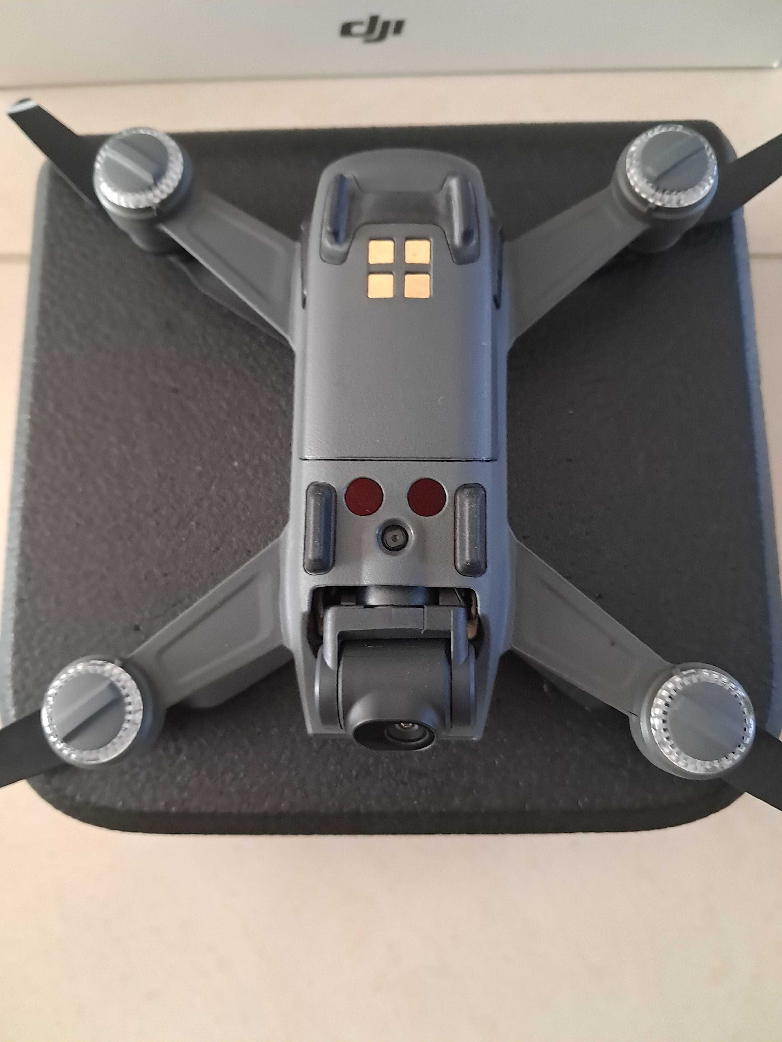 Dron DJI Spark [USZKODZONY GIMBAL] + Stacja ładująca do akumulatorów